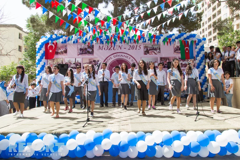 Bakı məktəbində Son zəng - FOTOREPORTAJ