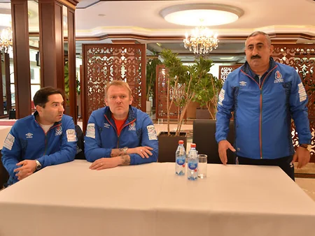 ​Robert Prosineçki Avropa çempionatının seçmə oyunlarına hazırlaşan yığma üzvləri ilə görüşüb