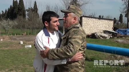 Aprel döyüşlərində şəhid olmuş və yaralanmış hərbçilərin ailələrinə bayram sovqatı aparılıb - FOTO