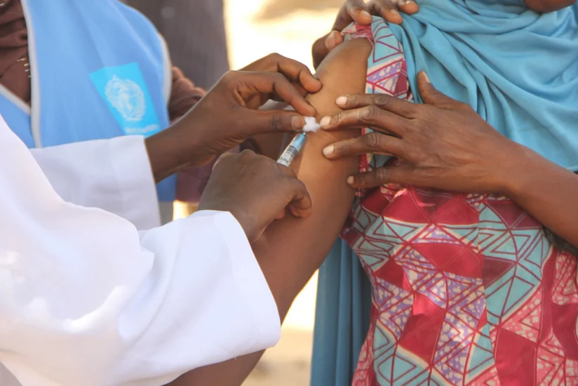 В Африке началась вакцинация от COVID-19