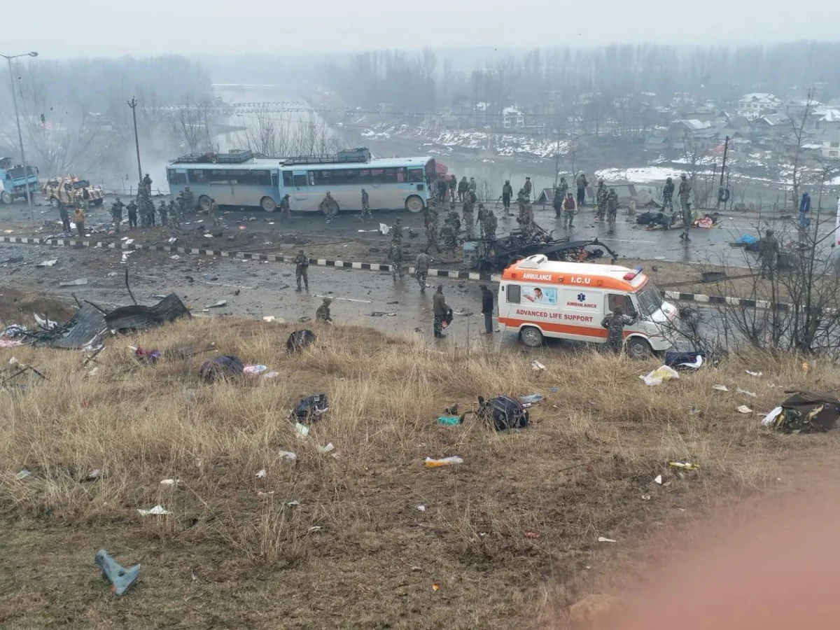 В результате взрыва в Кашмире 10 человек погибли , 20 пострадали