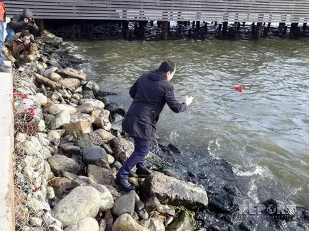Bakıda “Günəşli” yatağında həlak olan və itkin düşən neftçilərin xatirəsi anılır - FOTOREPORTAJ