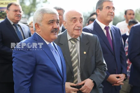 ​SOCAR prezidenti neftçilərə yeni mənzillərin orderlərini təqdim edib