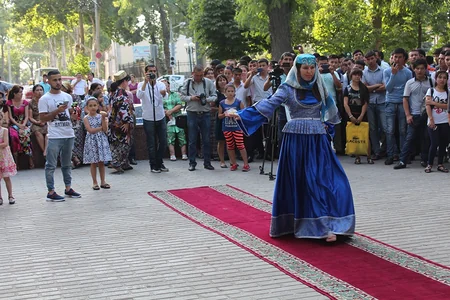 Özbəkistanda Qarabağ geyimləri nümayiş etdirilib