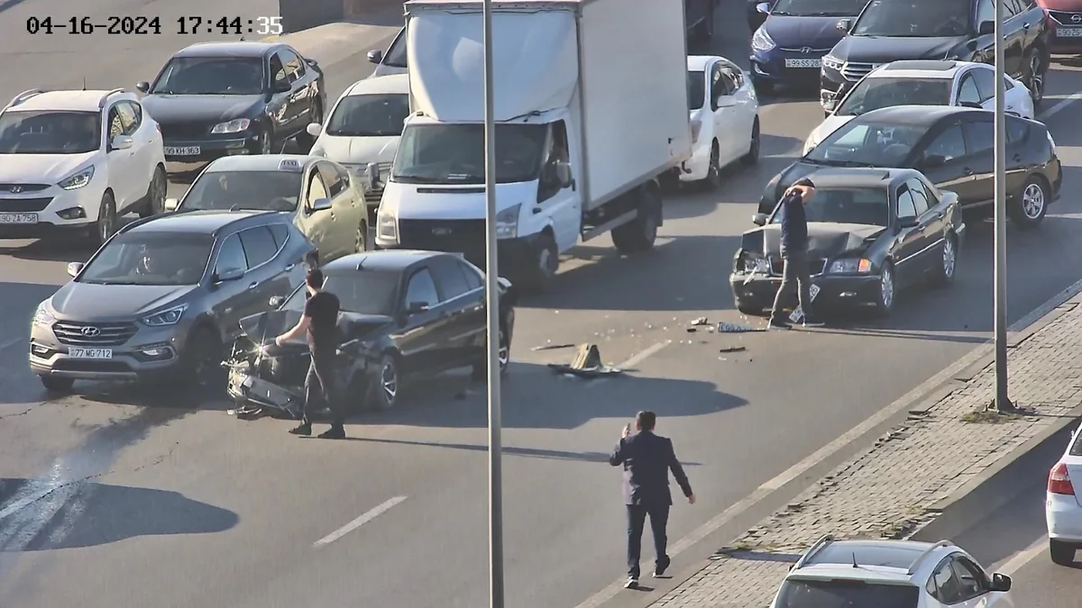 Bakıda yol qəzası sıxlığa səbəb olub