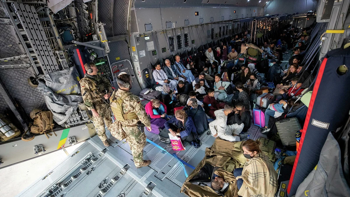NATO Əfqanıstandan təxliyə etdiyi insanların sayını açıqlayıb