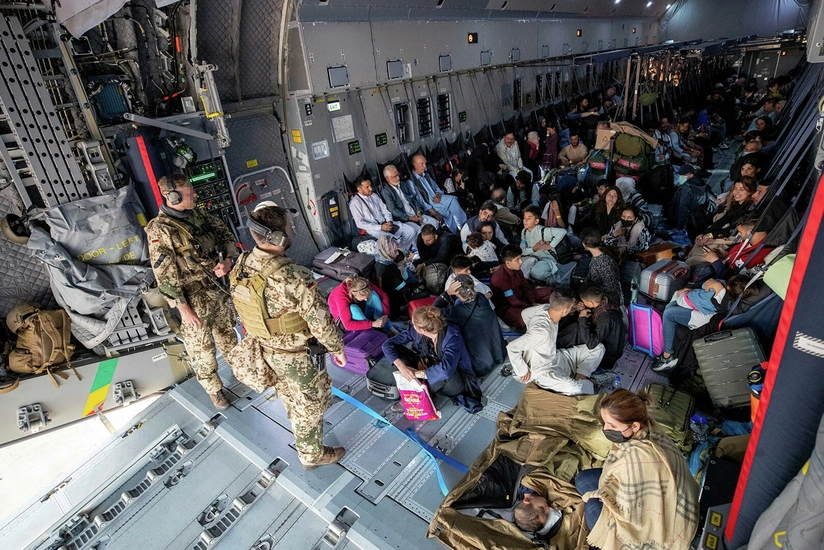 NATO Əfqanıstandan təxliyə etdiyi insanların sayını açıqlayıb