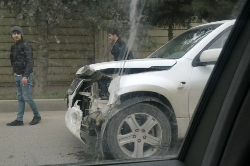Heydər Əliyev prospektində yol-nəqliyyat hadisəsi baş verib - FOTO