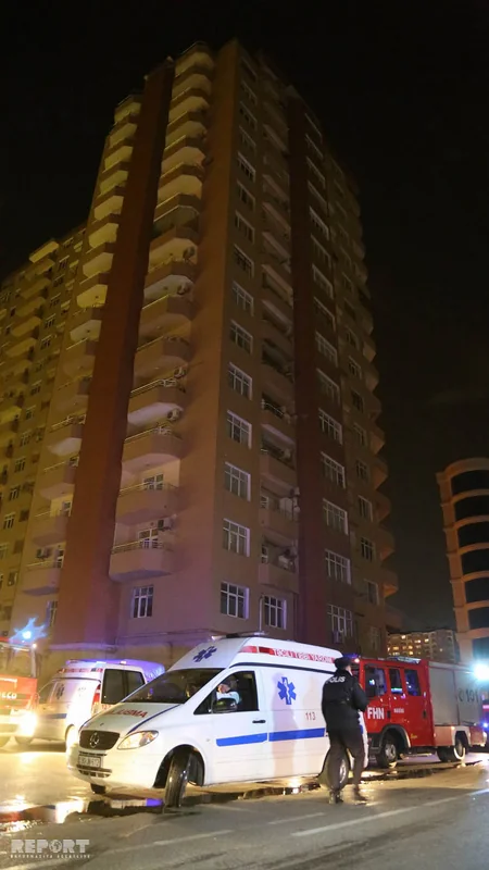 Bakıda yaşayış binasında baş vermiş yanğın zamanı 7 nəfər tüstüdən zəhərlənib - FOTO - YENİLƏNİB-2 - VİDEO