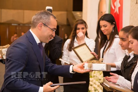 Heydər Əliyevin anadan olmasının 92-ci ildönümü münasibətilə keçirilən inşa yazı müsabiqəsinin qalibləri mükafatlandırılıb