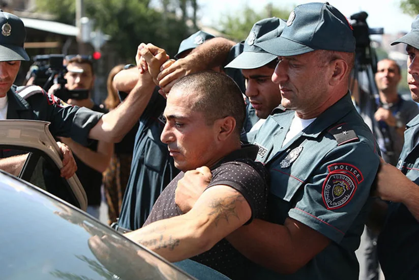 ​Более 100 человек задержаны в Ереване после столкновения демонстрантов с полицией