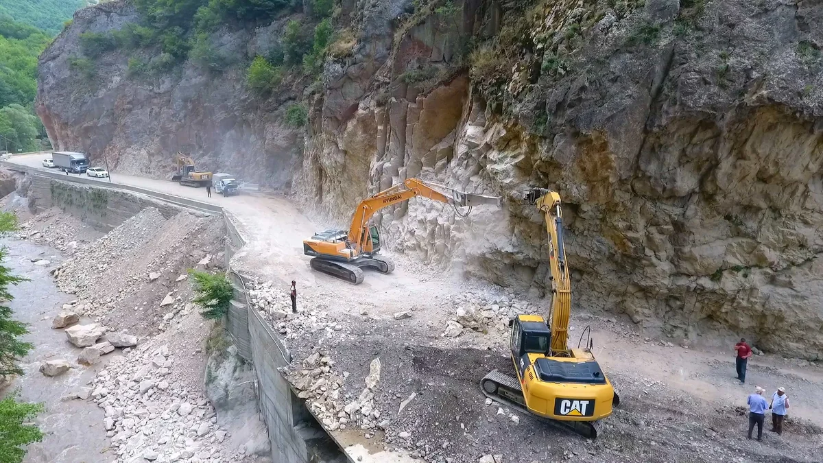 Turizm imkanlarını genişləndirən yolun yenidən qurulması yekunlaşır