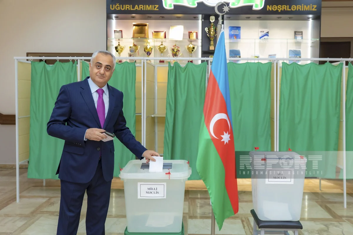 Fuad Nəcəfli səsvermə hüququndan istifadə edib