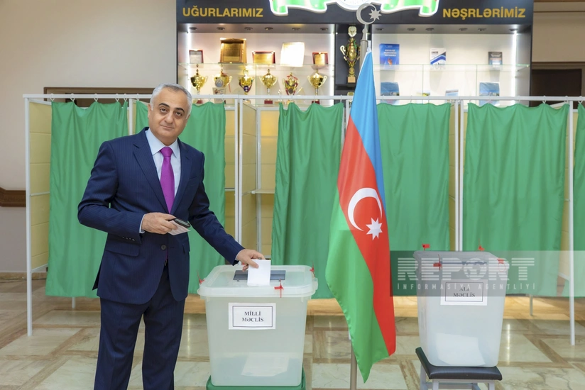 Fuad Nəcəfli səsvermə hüququndan istifadə edib