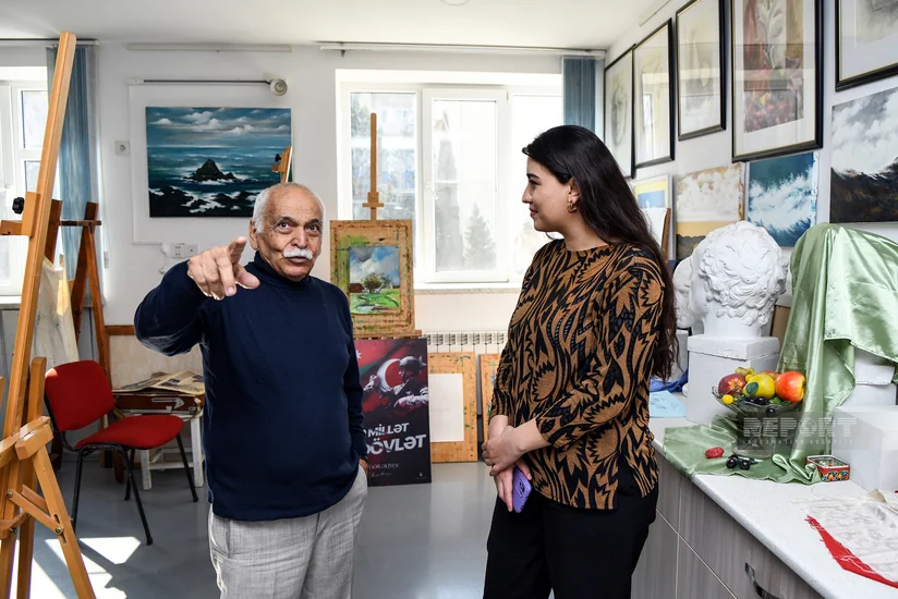 Rəsmlərinə toxunmağa icazə verməyən, uşaqlardan pulla rəsm alan 80 yaşlı Xalq rəssamı ilə MÜSAHİBƏ