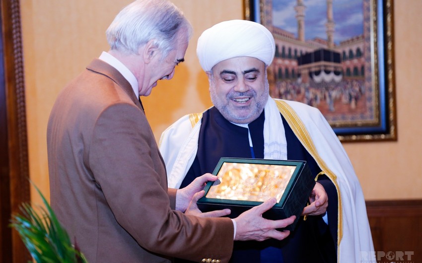 Polad Bülbüloğlu Qafqaz Müsəlmanları İdarəsində and içib