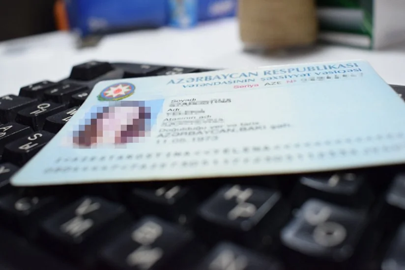 Azərbaycanda vətəndaşlara yeni nəsil elektron şəxsiyyət vəsiqələrinin verilməsinə başlanılıb
