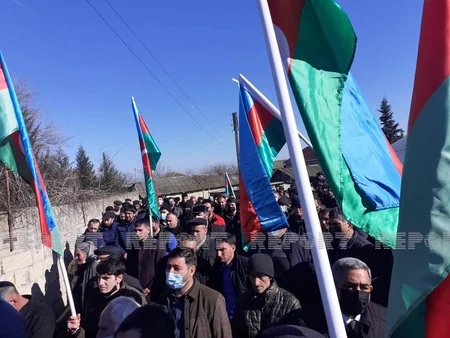 Şəhidin vida mərasimində qohumu ürəktutmadan öldü