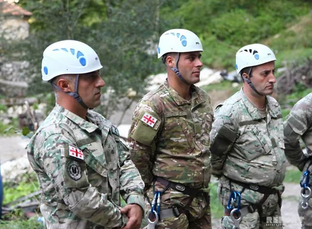 Azərbaycan hərbçiləri Gürcüstanda dağ təlimində iştirak edirlər