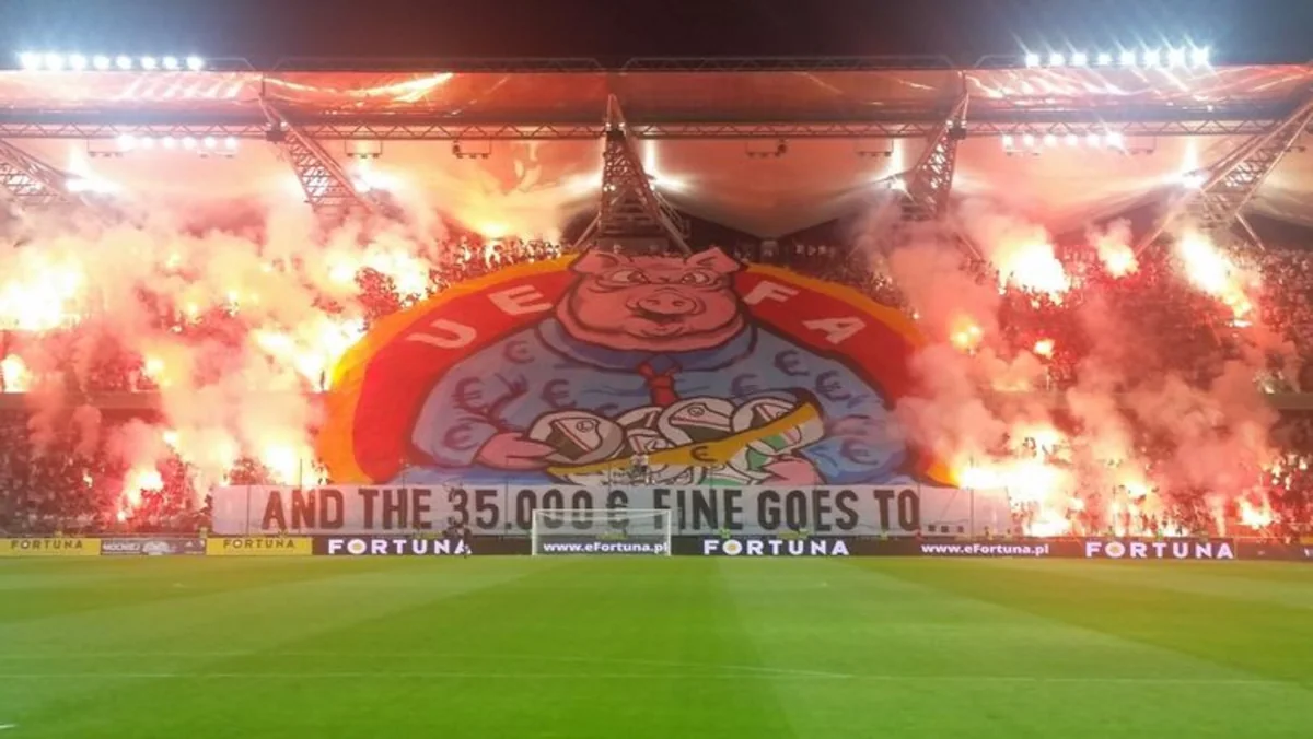 Azarkeşləri UEFA-nı donuz təsvirli bannerlə ələ salan Polşa klubu cərimələnib