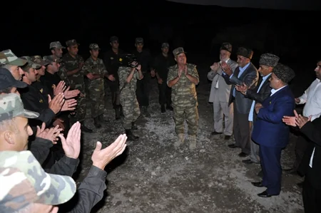El ağsaqqalları işğaldan azad edilmiş Lələtəpə zirvəsində qurban kəsiblər