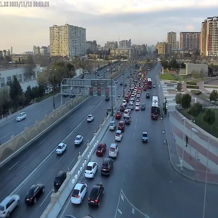 Bakının bir sıra yollarında tıxac yaranıb