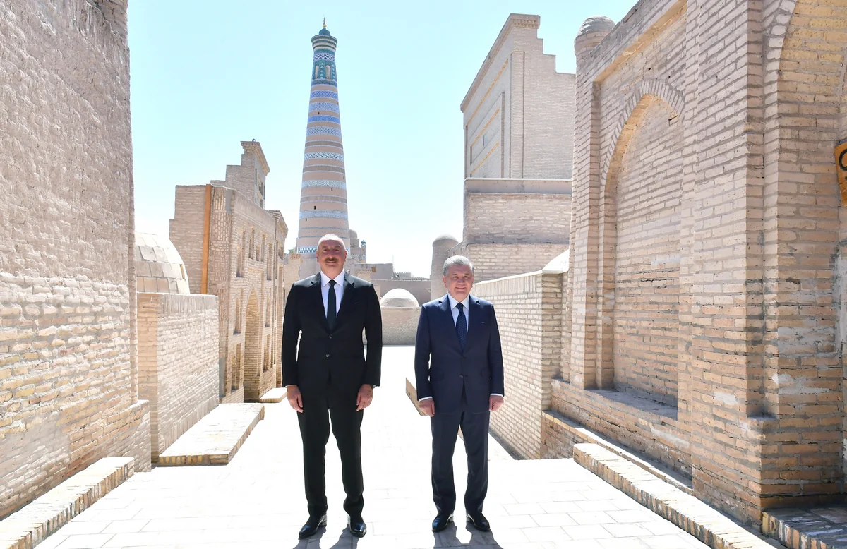 Azərbaycan və Özbəkistan prezidentləri İçan-Qala Dövlət Tarixi Memarlıq Muzeyi ilə tanış olublar - YENİLƏNİB