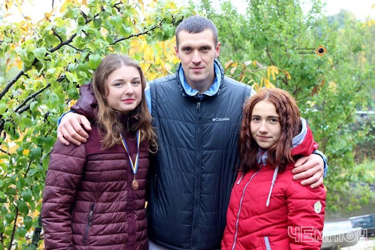 Azerbaijani Olympic medalist presents awards in Ukraine