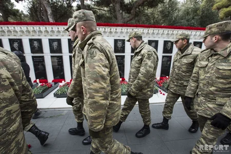 Azərbaycan xalqı 20 Yanvar şəhidlərini yad edir - FOTOREPORTAJ