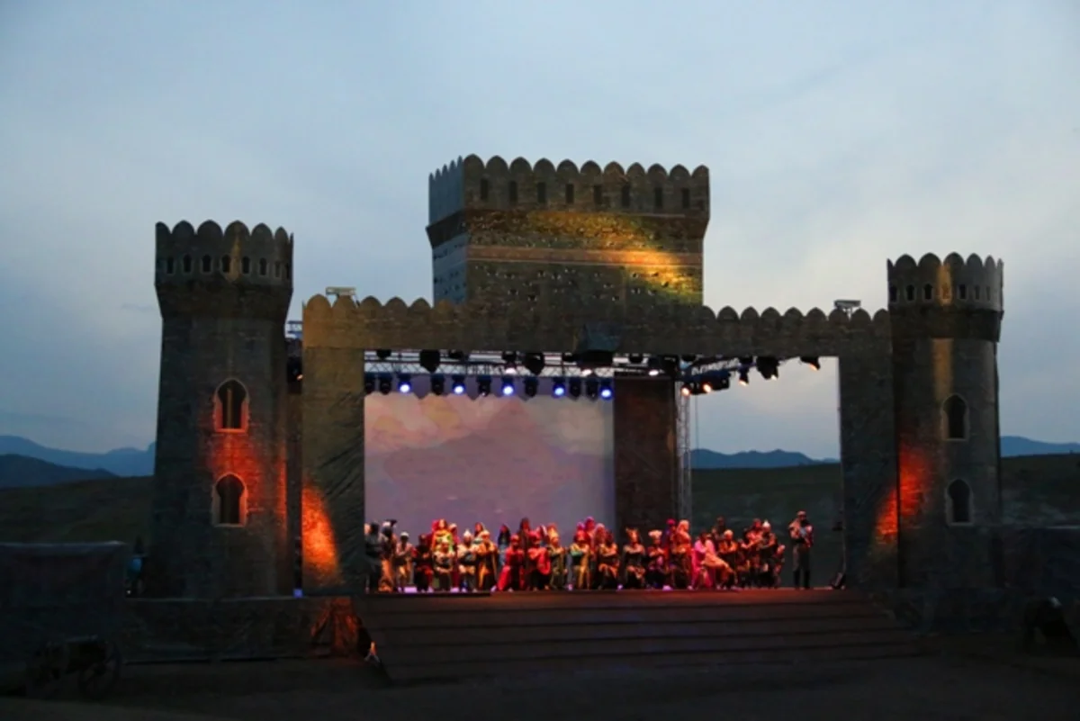 Gəncədə “Tarixin canlı səhifələri” IV Gənclər festivalı keçirilib