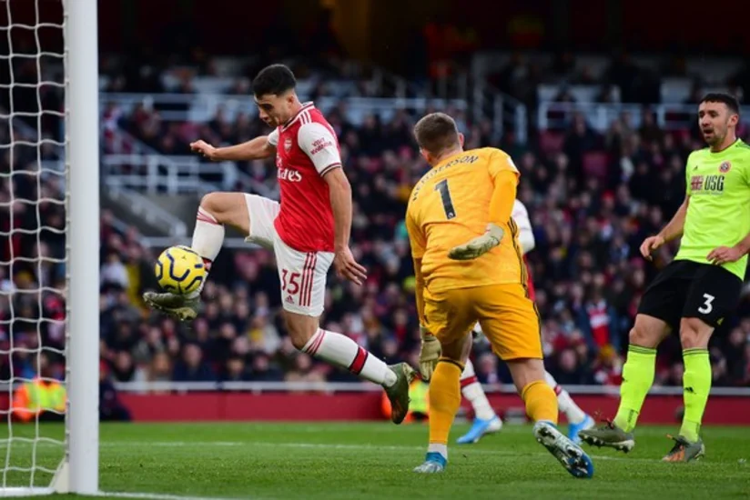 Arsenal qələbəni qaçırıb, Everton heç-heçə oynayıb