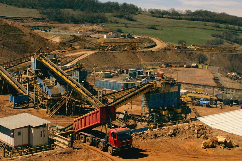 “Anglo Asian Mining”in vitse-prezidenti şirkətdə payını artırıb