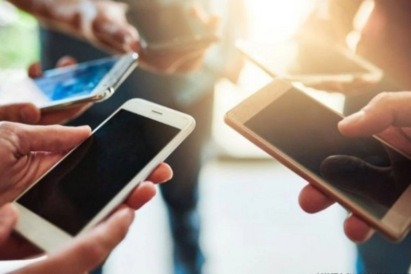 Azərbaycanda mobil cihazların bazar payı noyabrda 9 % azalıb