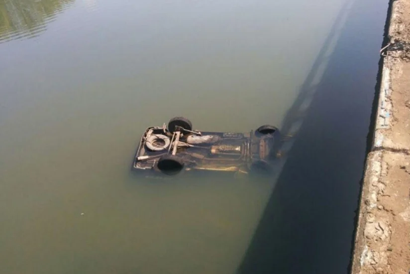 Sabirabadda avtomobil kanala aşıb, ölən var