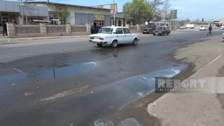 Cəlilabad şəhərinin mərkəzində çirkab suyu küçəyə axıdılır