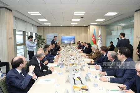Azərbaycanın qlobal nəqliyyat şəbəkəsində tutduğu strateji mövqe təqdim edilib