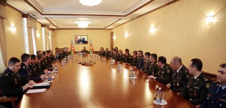 ​Azərbaycan müdafiə naziri bir qrup hərbi qulluqçuya polkovnik rütbəsi verib