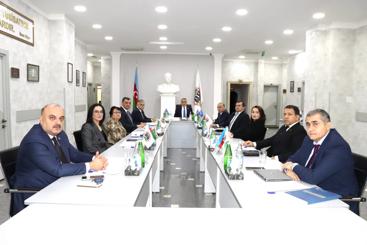 Beş vəkilə xəbərdarlıq olunub, dörd vəkilə töhmət verilib