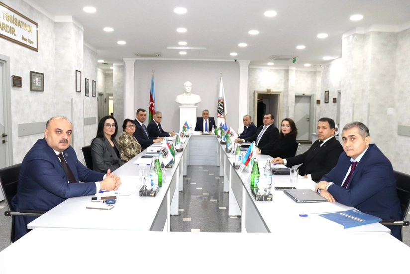 Beş vəkilə xəbərdarlıq olunub, dörd vəkilə töhmət verilib