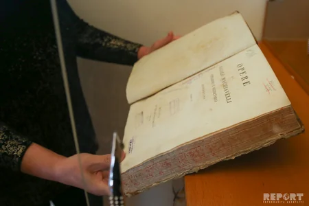 Axundzadə adına kitabxanada ən qədim kitabın 444 yaşı var - REPORTAJ