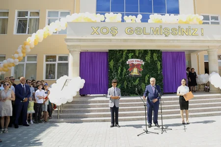 Təhsil naziri məcburi köçkün şagirdlərin Son zəngində  - FOTOREPORTAJ