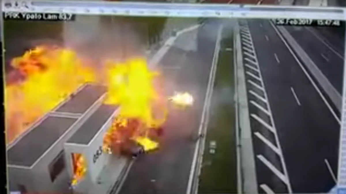 Yunanıstanda milyonçunun oğlunun törətdiyi yol qəzasında dörd nəfər ölüb - VİDEO