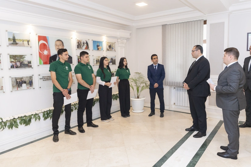 Məcnun Məmmədov Hacıqabulda vətəndaşları qəbul edib, fermerlərlə görüşüb