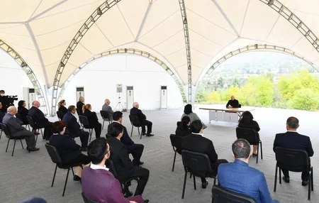 Azerbaijani president meets with public representatives of Khojavand district 