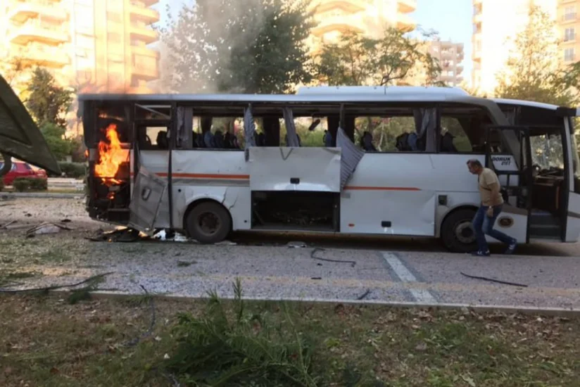 В Турции совершено нападение на служебный полицейский автомобиль, пострадали 12 человек