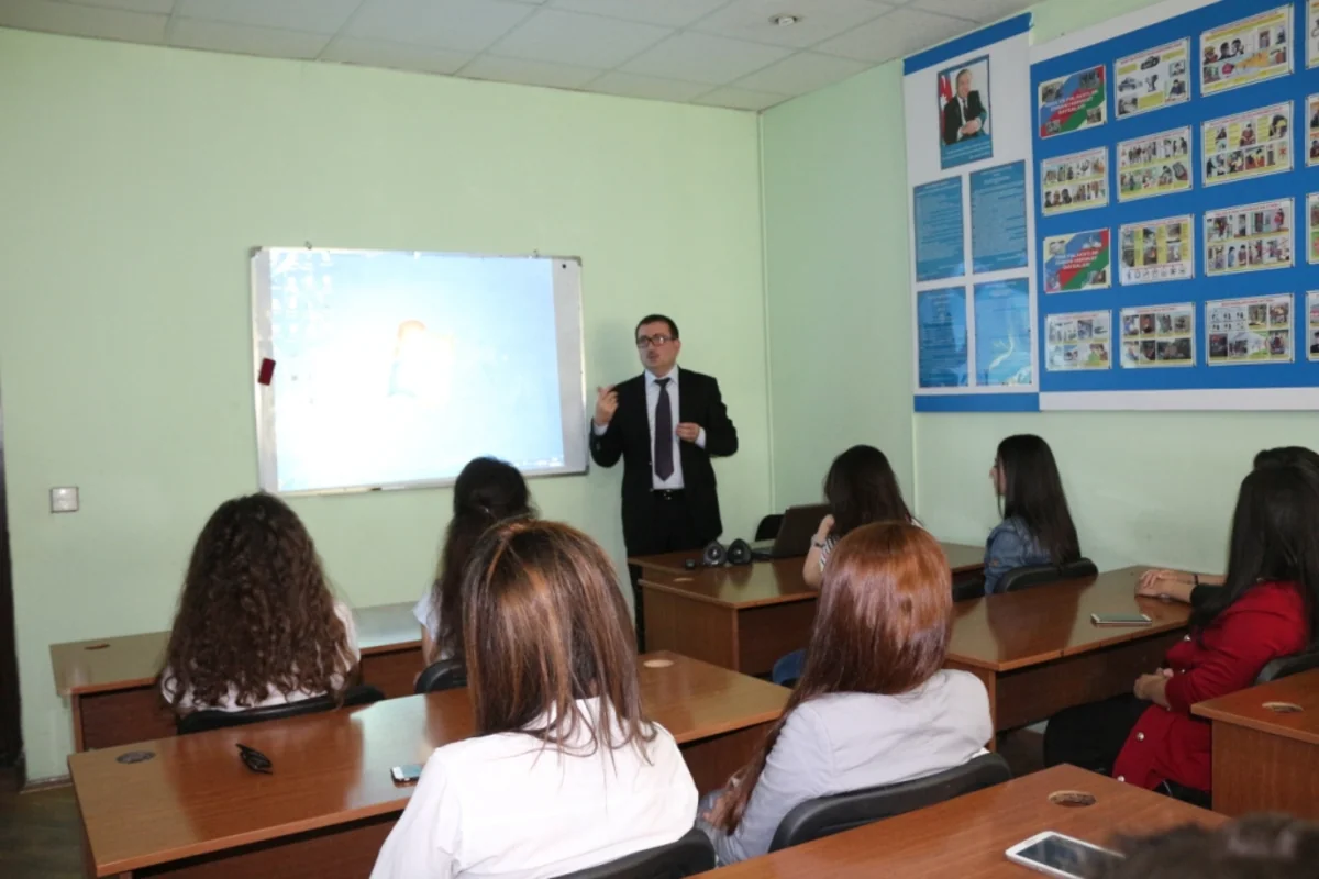 Azərbaycan Universitetinin Humanitar fənlər fakültəsində tanınmış tərcüməçilərlə görüşlərə başlanılıb