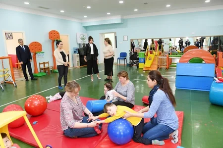 Mehriban Əliyeva Bakıdakı Uşaq Psixonevroloji Mərkəzində olub