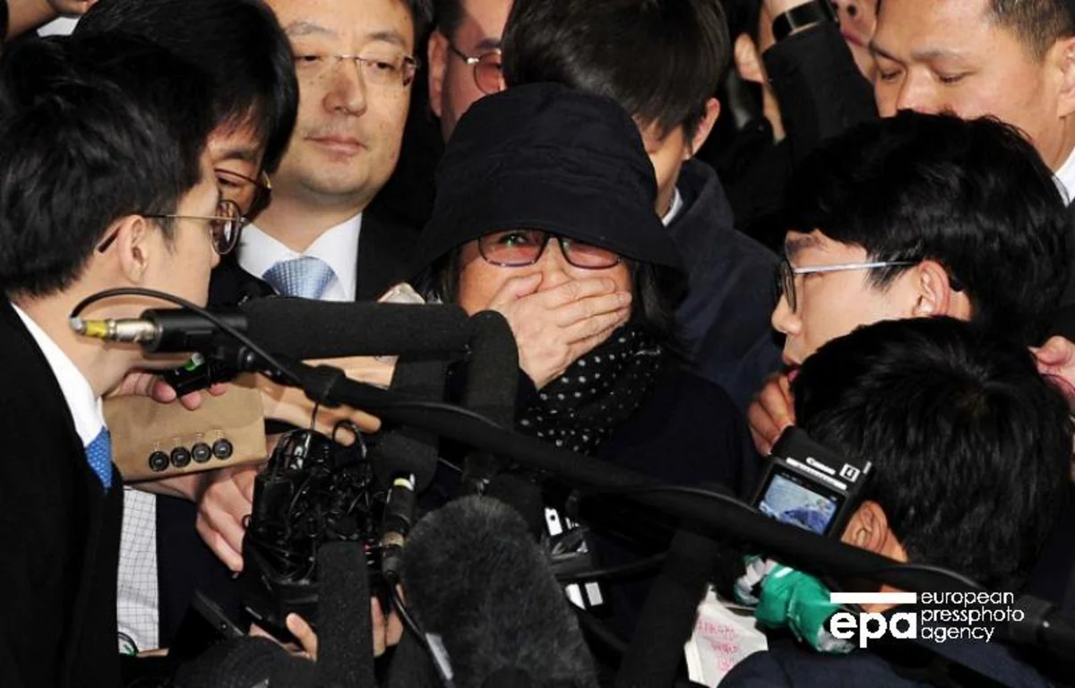 Cənubi Koreya sabiq prezidentinin rəfiqəsi 3 il müddətinə həbs edilib