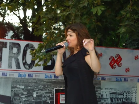 Azərbaycanın estrada müğənniləri “Retro Bakı” proqramında çıxış ediblər