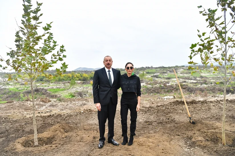 President Ilham Aliyev and First Lady Mehriban Aliyeva plant trees in Central City Park to be built in Fuzuli